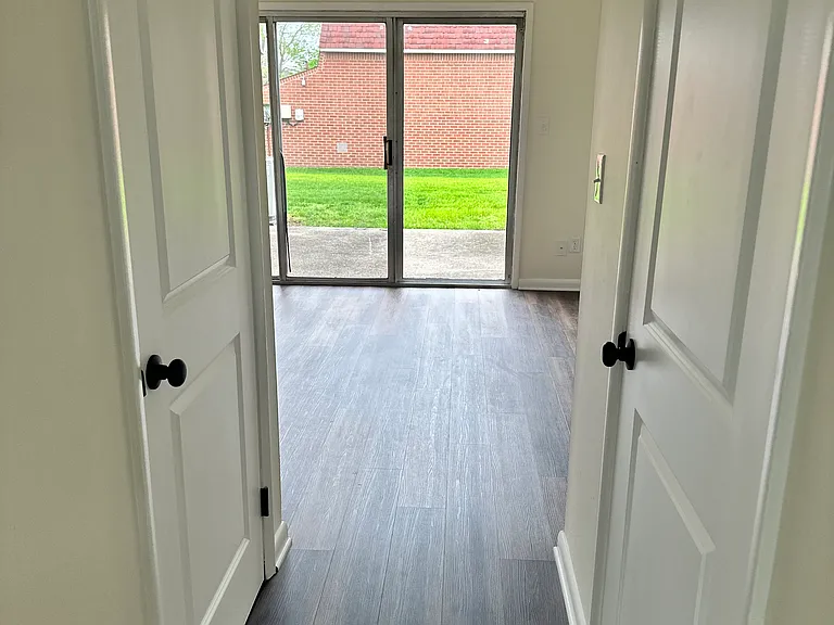 435 Hartford Sq — Photo 9