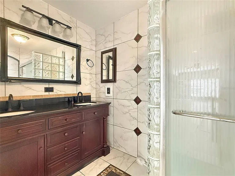 117 E Lake Roy Dr SE — Photo 11