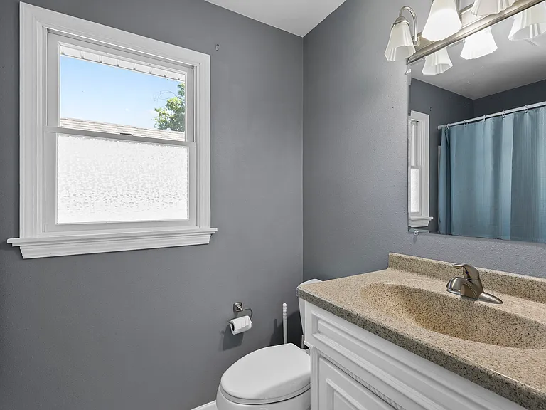 Main level - Bathroom