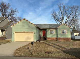 3258 Louis Dr, Troy, MI 48083