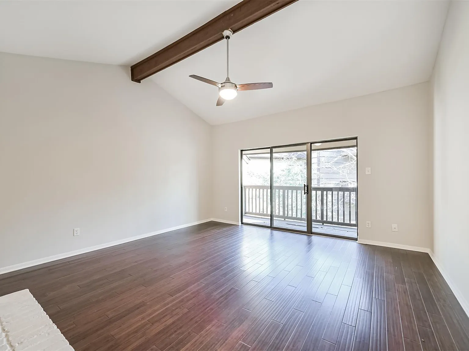 1 bed, 1.0 bath, 980 sqft, $1,450 — Photo 2