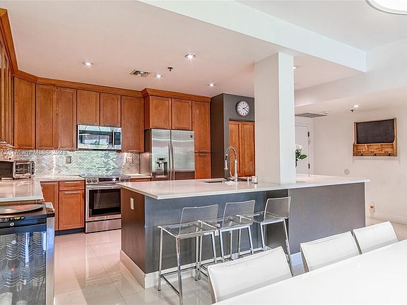 4th image of 251 Crandon Blvd APT 104
