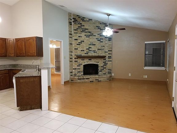 3rd image of 3601 Creststone Dr