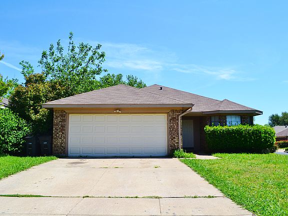 2nd image of 1500 Hunting Green Dr
