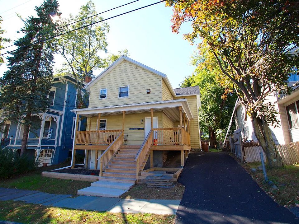 2nd image of 33 Abruyn St #1