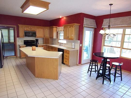 Kitchen / Dining