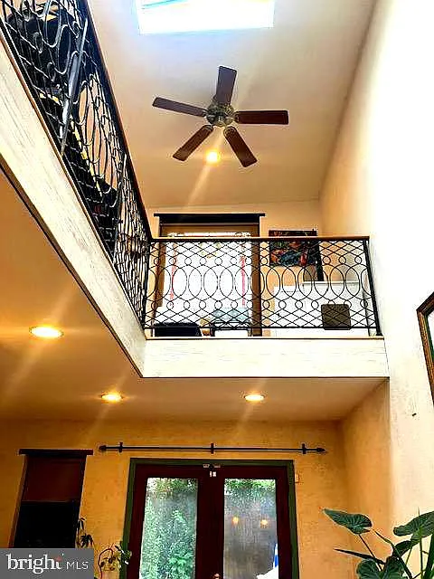2 bed, 2.0 bath, 1975 sqft, $2,500 — Photo 3