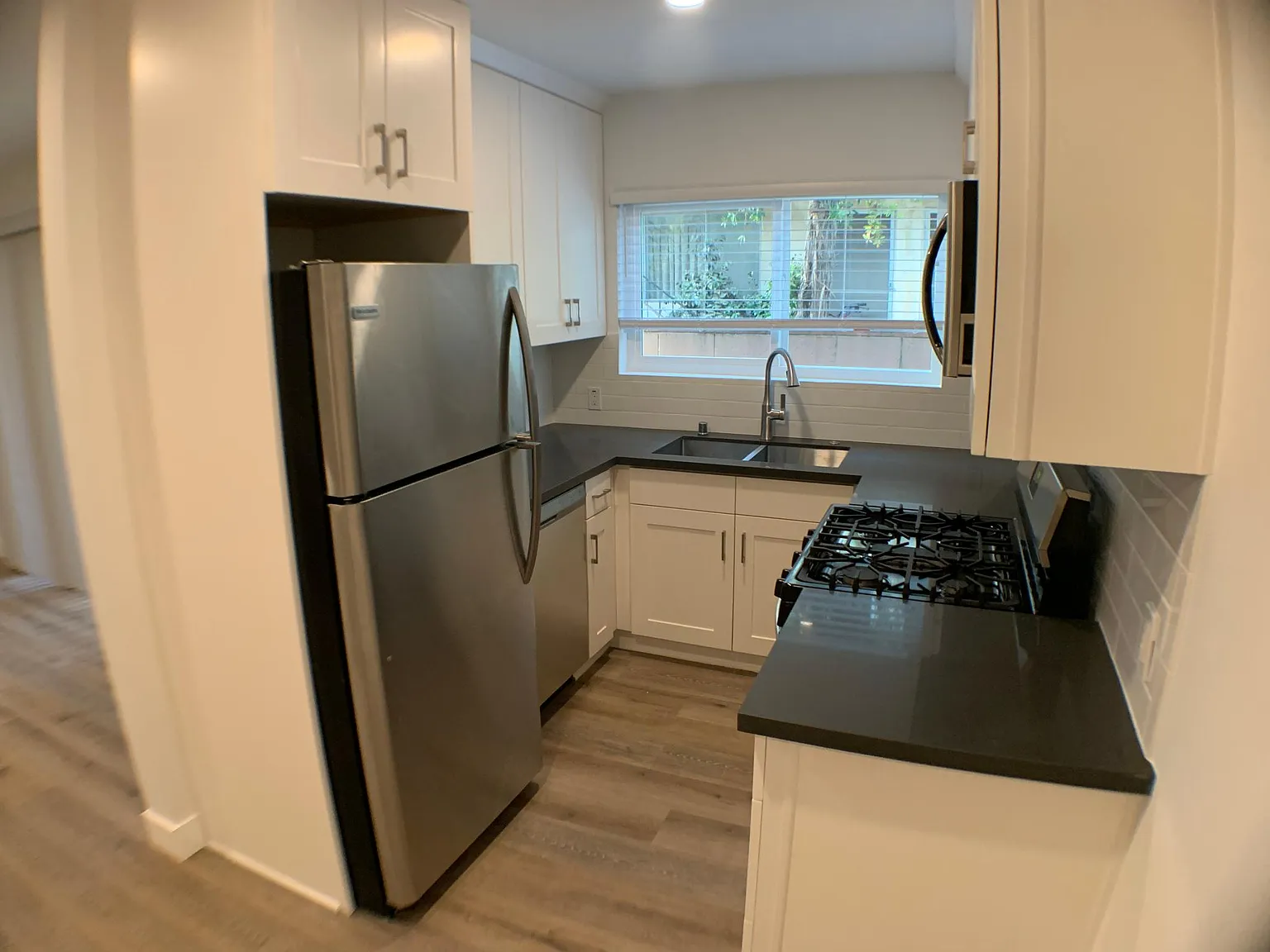 1516 Colby Ave — Photo 3