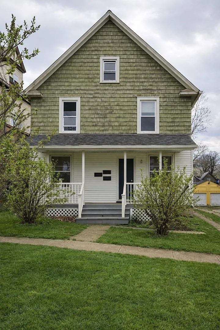 818 Broad St - Unit 3 — Photo 4