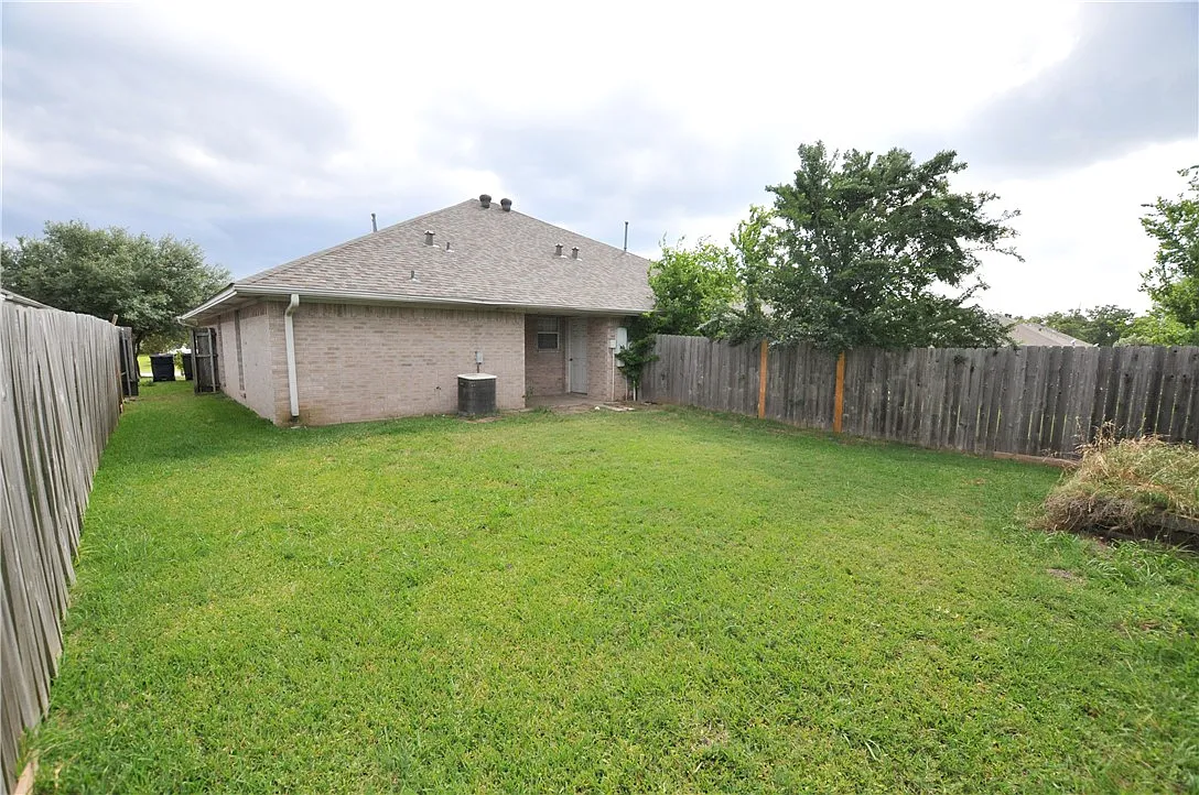 3 bed, 2.5 bath, 1362 sqft, $1,450 — Photo 2
