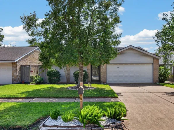 11911 Brook Meadows Ln, Meadows Place, TX 77477