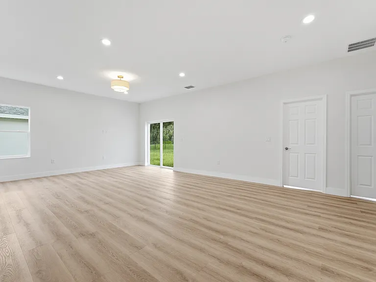 1324 Marshall Dr — Photo 11