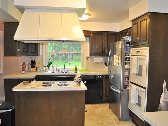 3rd image of 1606 Brookwood Dr