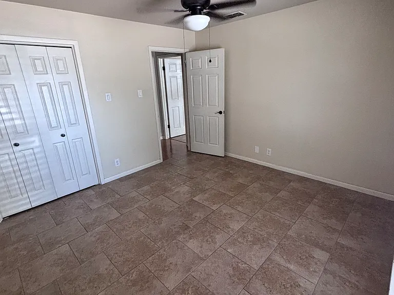 1911 S Park Dr — Photo 15