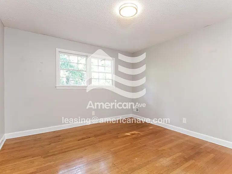 3931_010_bedroom_10.jpg