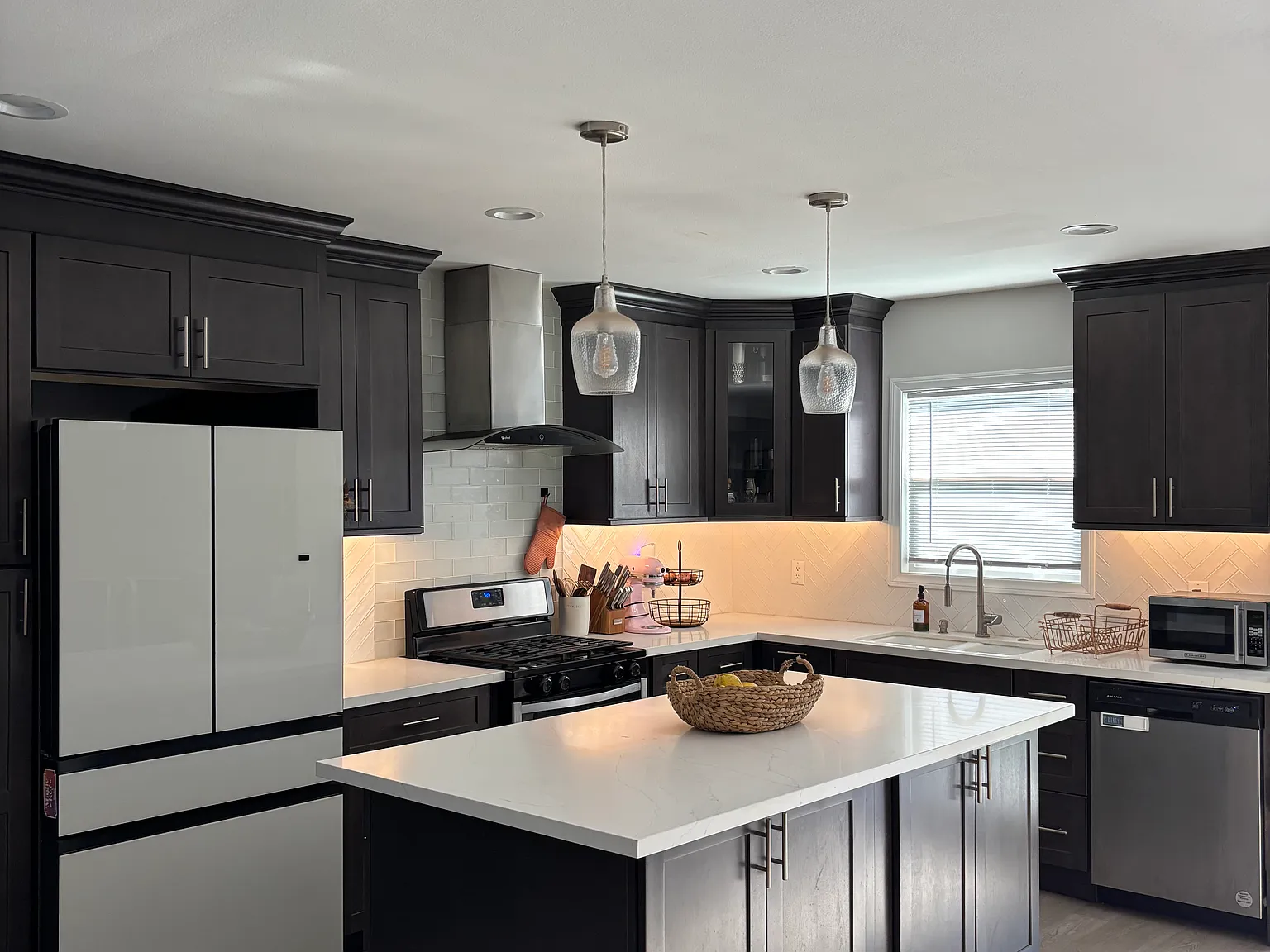 3 bed, 1600 sqft, $4,500 — Photo 3