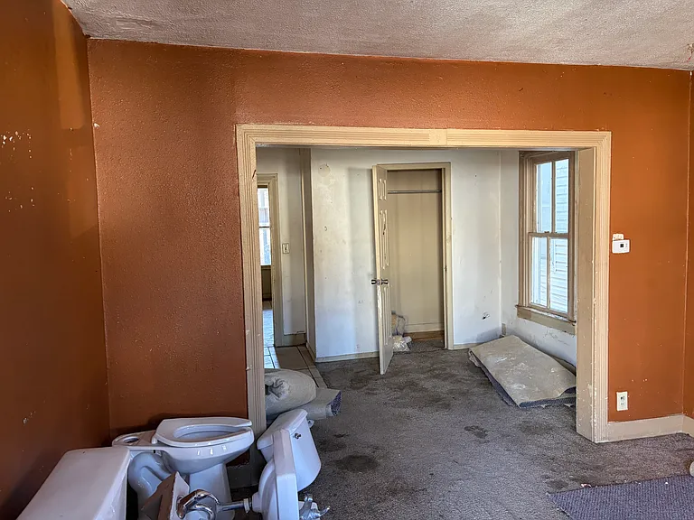 1220 W John H Gwynn Jr Ave — Photo 2