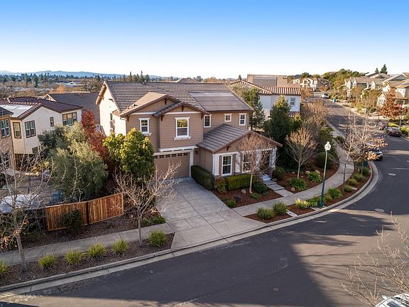 3rd image of 1915 Honeysuckle Drive