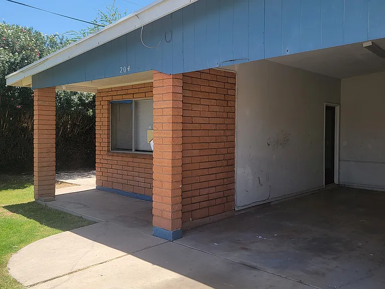 204 N Standage — Photo 4