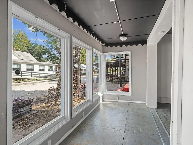 26407 Preston Ave — Photo 5