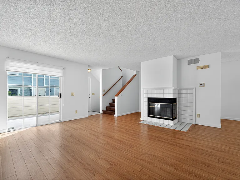 2800 Plaza Del Amo — Photo 4