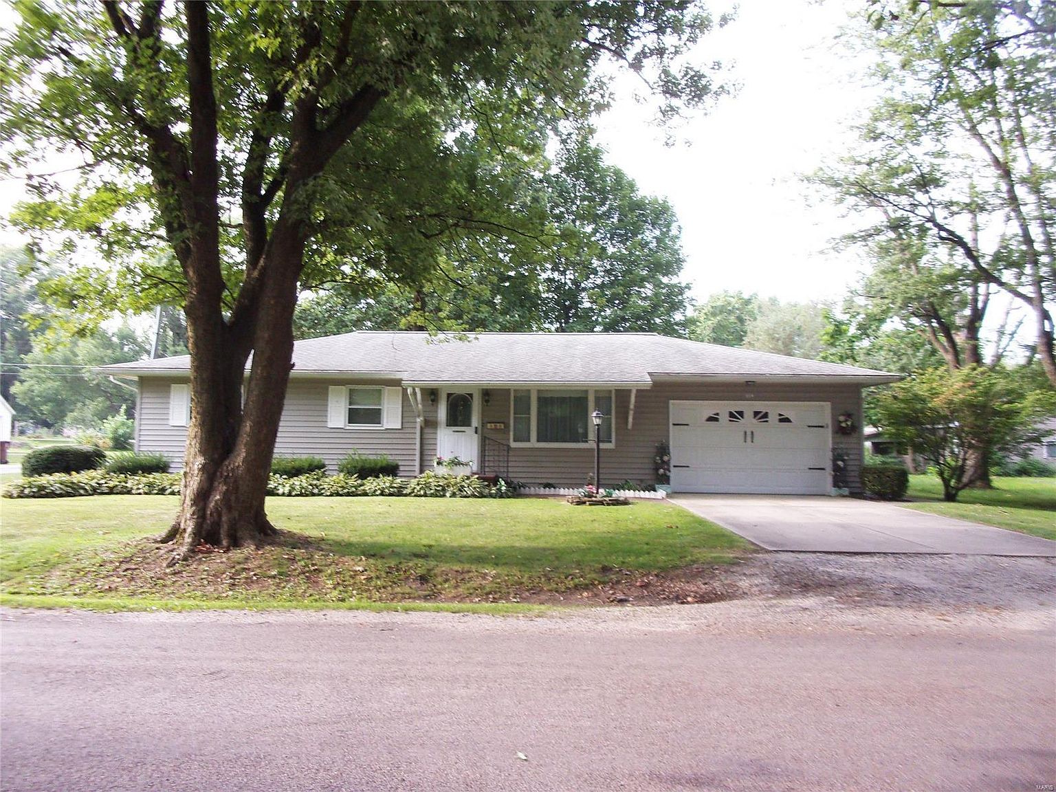 418 Lincoln St, Nokomis, IL 62075 Zillow