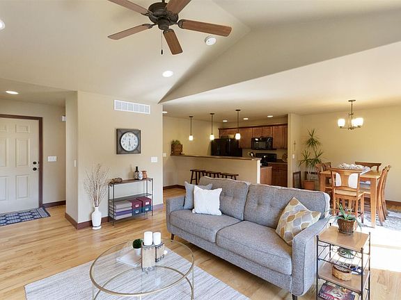 3rd image of 1315 Nicholas Ln