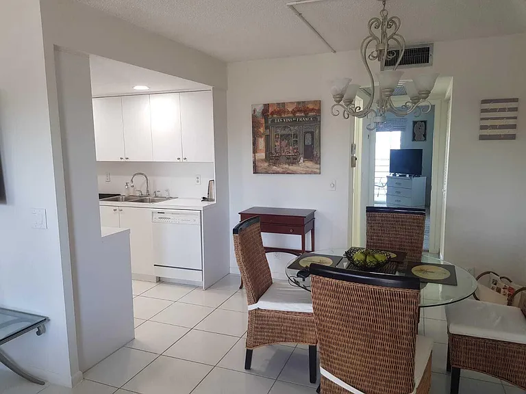 4014 Cornwall Dr E — Photo 8