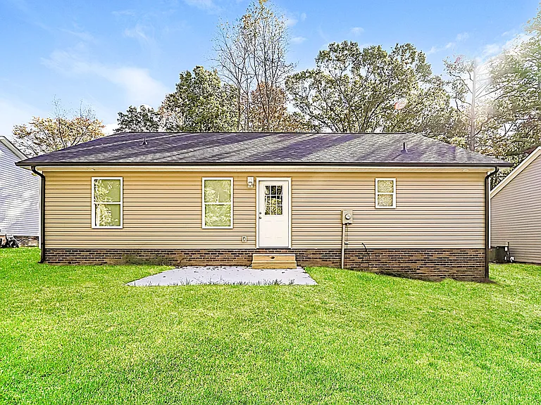 642 E Ketchie St — Photo 14