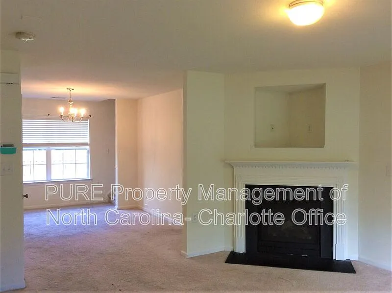 3 bed, 2.5 bath, 1638 sqft, $1,695 — Photo 1
