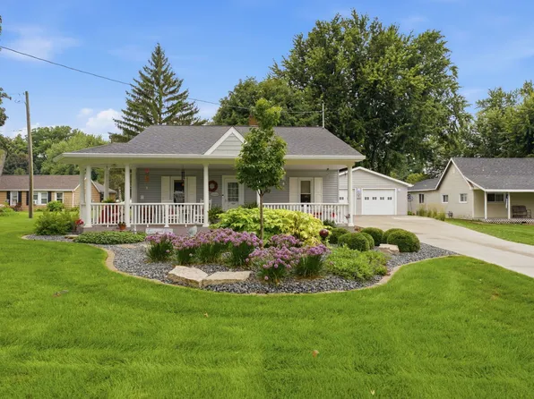 403 15th St, Rapids City, IL 61278