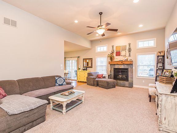 4th image of 216 Rose Park Dr
