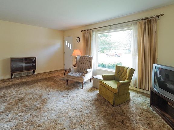 2408 Hemlock Ave-104