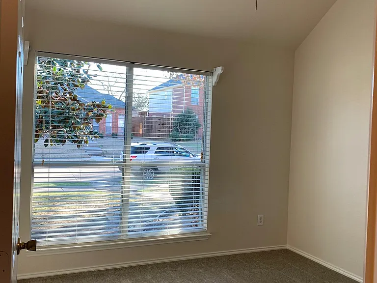 10304 Max Ln — Photo 8