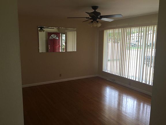2nd image of 4 De Ville Dr
