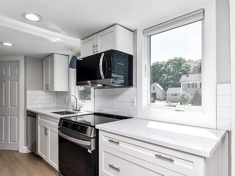 16 Pleasant St — Photo 11