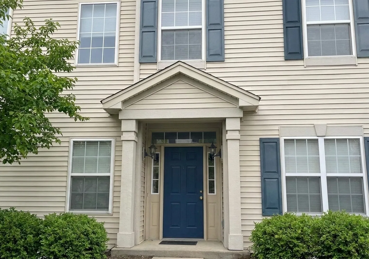2 bed, 2.5 bath, 1585 sqft, $2,100 — Photo 2