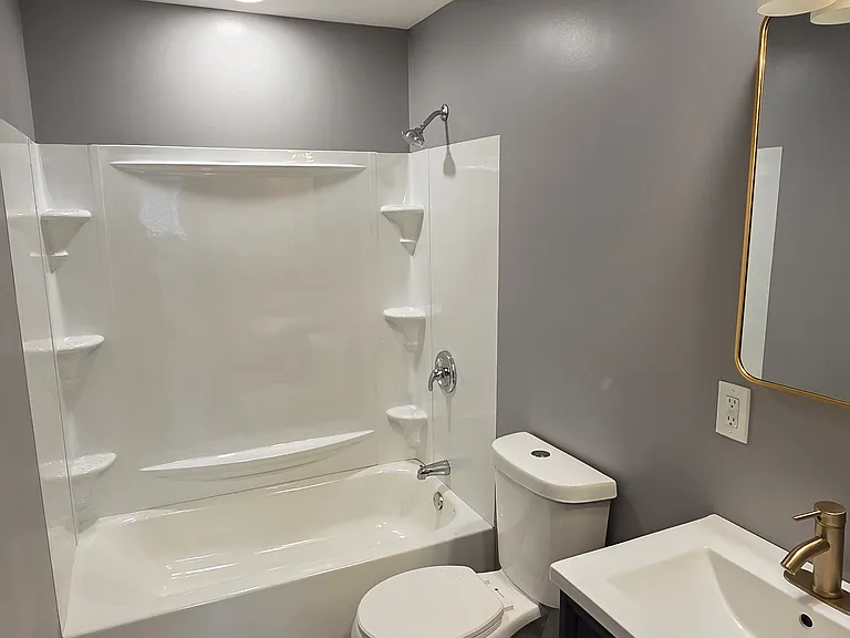 1380 Catalpa Dr — Photo 24