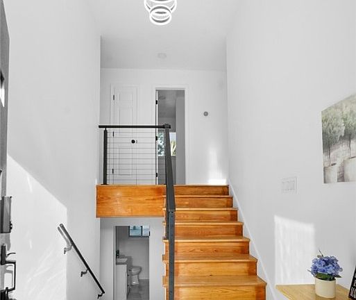 3rd image of 4911 Aqua Ln