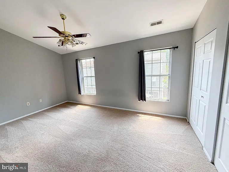 9424 Sea Breeze Ct — Photo 17