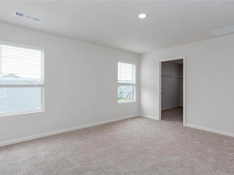 131 Landsdowne Way — Photo 18