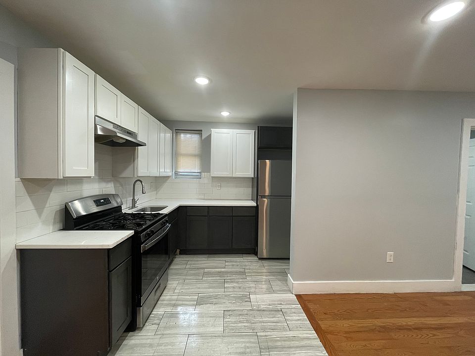 1st image of 155 S Essex Ave Floor 1