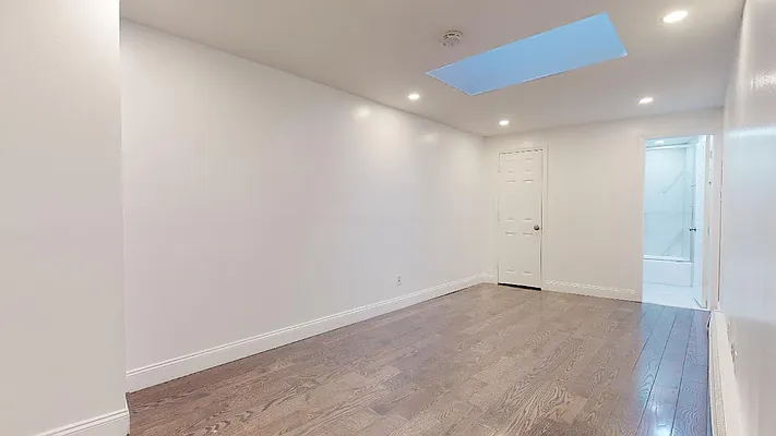 Rented by Metro Garden Realty NYC | media 32