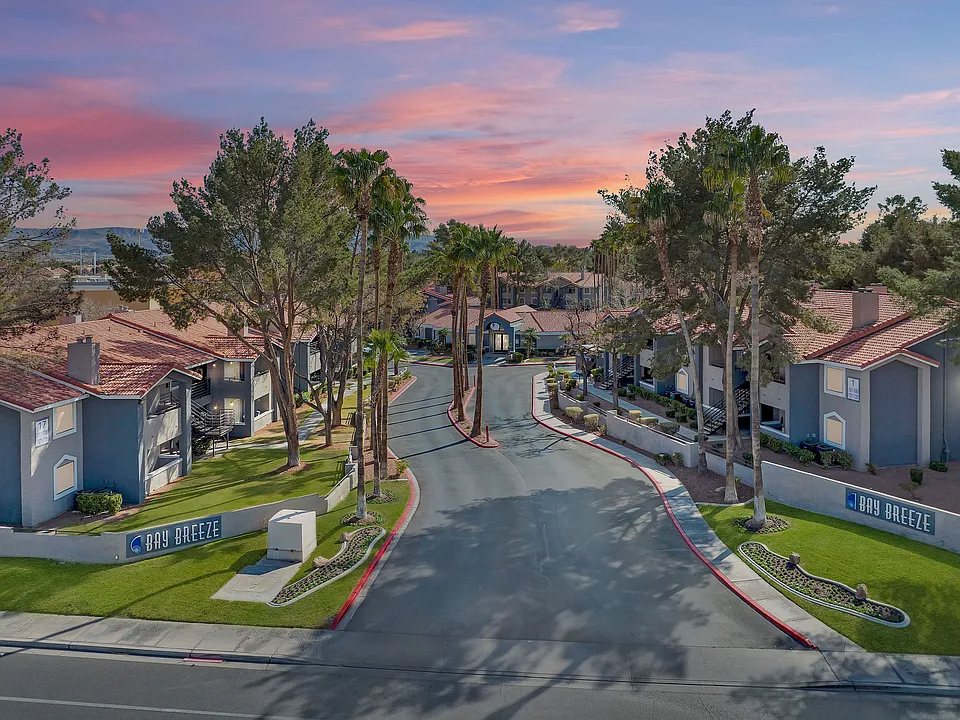 Bay Breeze Apartments