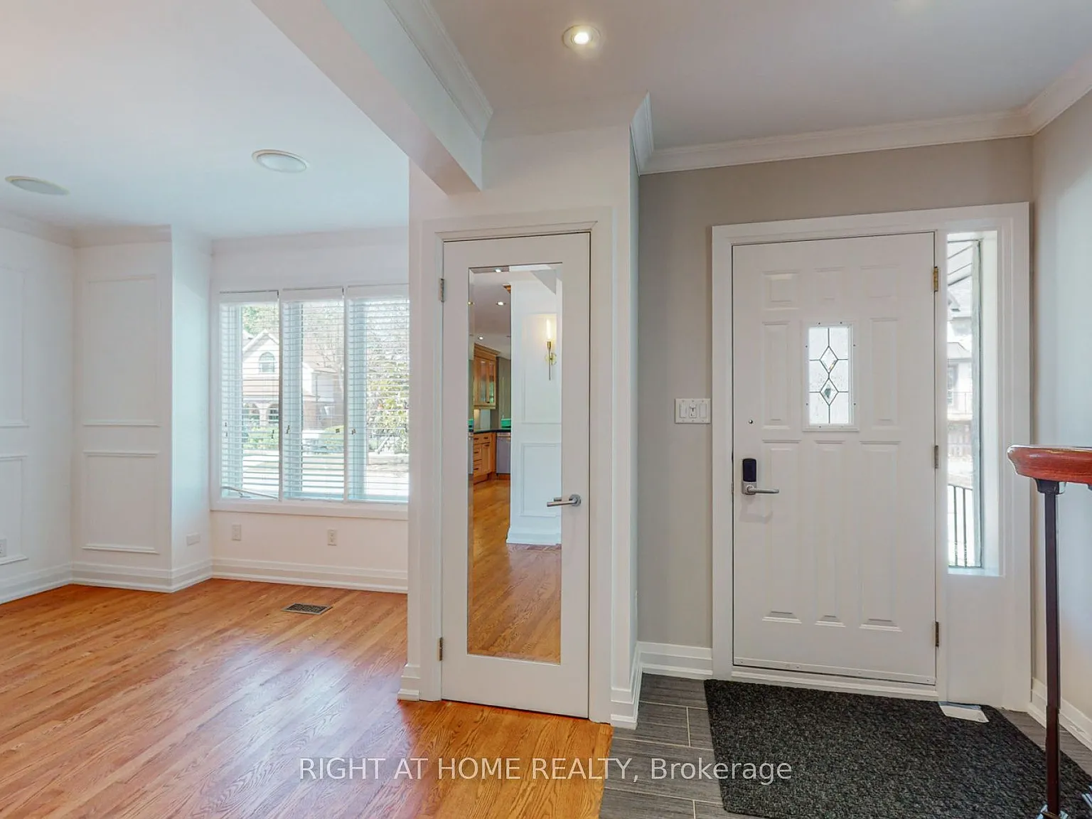 5 bed, $6,000 — Photo 2