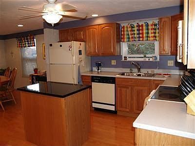 3rd image of 198 Francisridge Dr