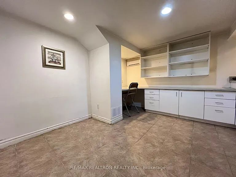 108 Admiral Rd #6 — Photo 2