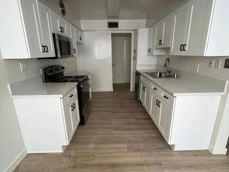 4605 Sylmar Ave — Photo 5