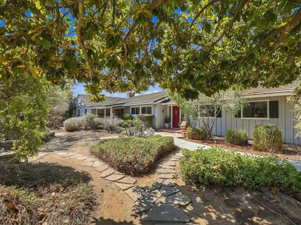 919 Valley Dr, Vista, CA 92084