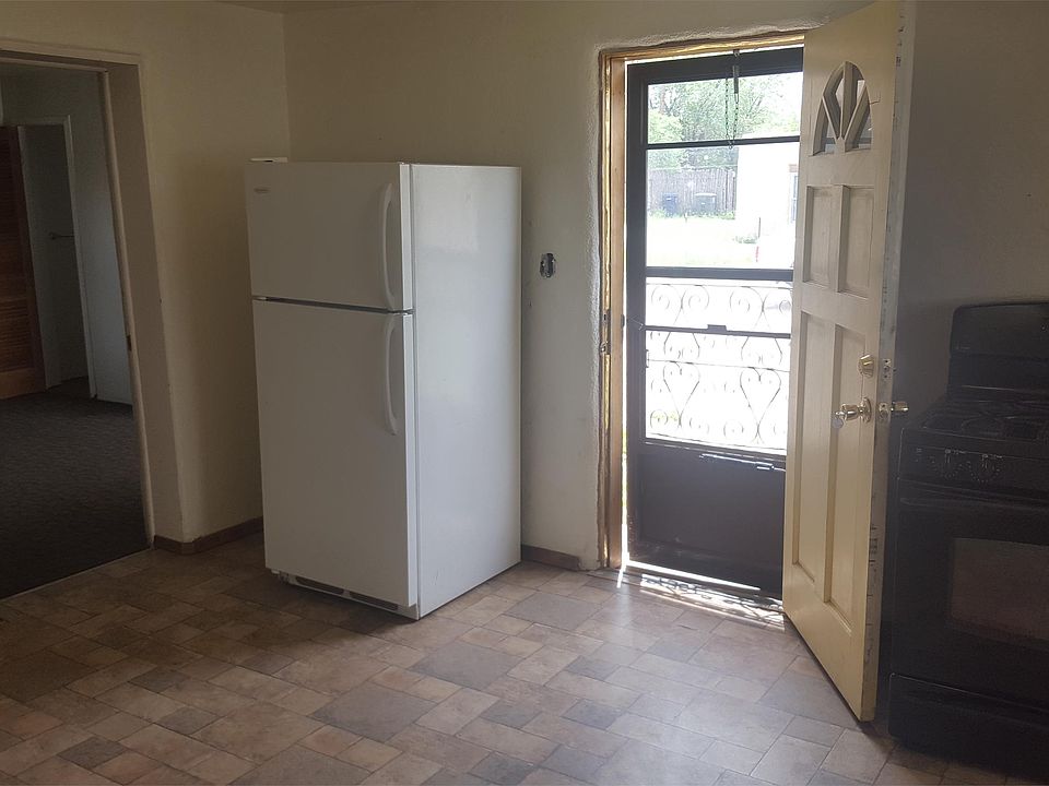 1st image of 820 1/2 W Manhattan Ave